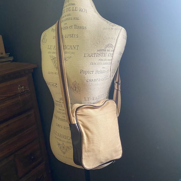 Old Navy tan and brown crossbody messenger bag with adjustable strap - Picture 4 of 9